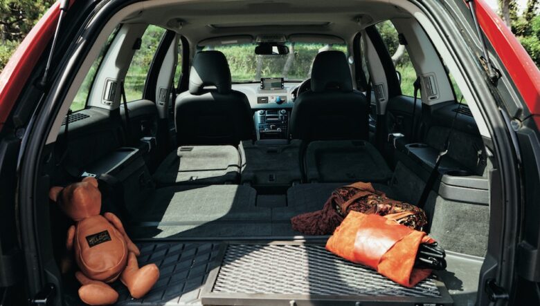 フルフラットにして家族で車中泊を楽しむことも。