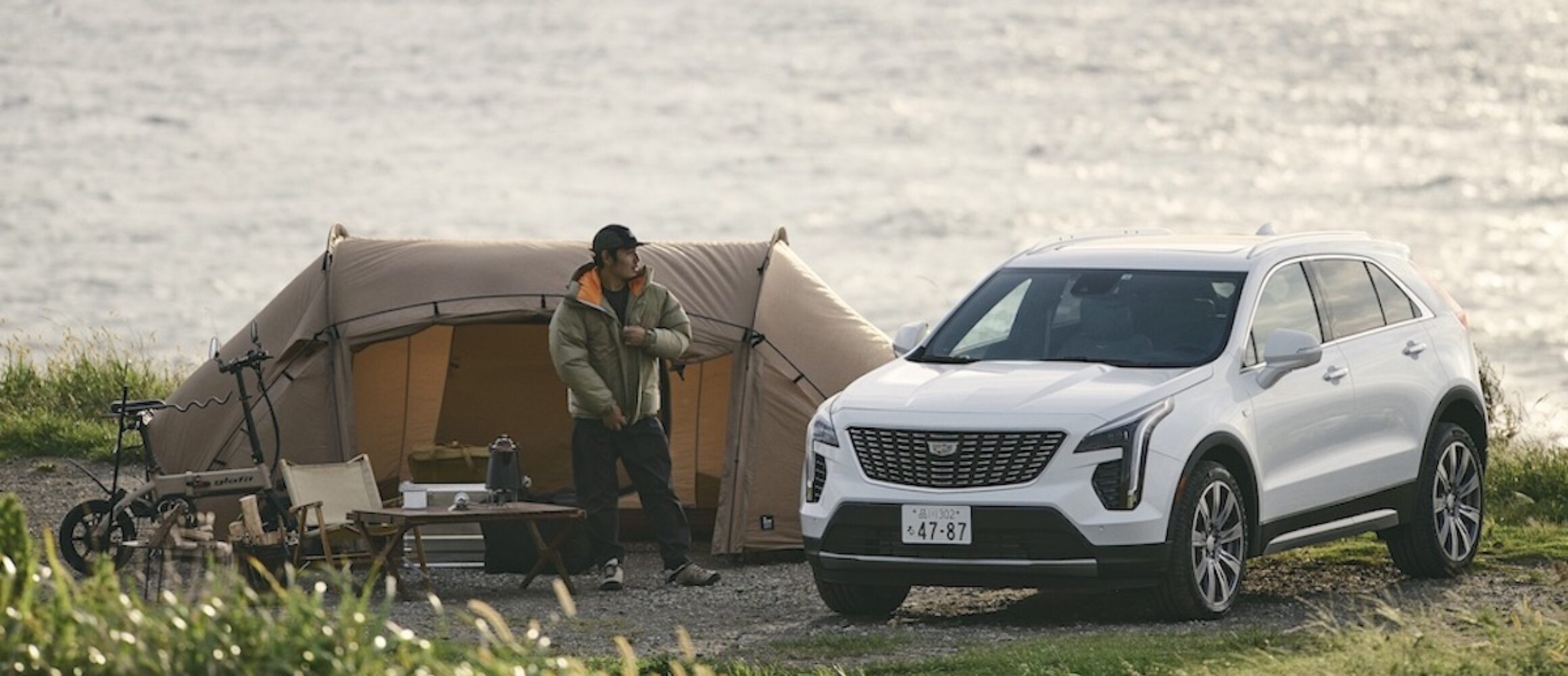 1/64　サンルーフ開閉可能　車高上下可能　トランク開閉　オールクローム　キャデ 1/64サンルーフ開閉可能車高上下可能トランク開閉オールクロームキャデ