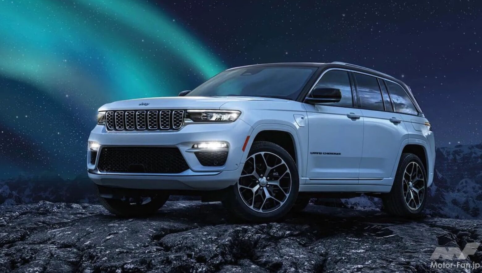 ジープの旗艦「グランドチェロキー」に5人乗り標準ボディとプラグイン