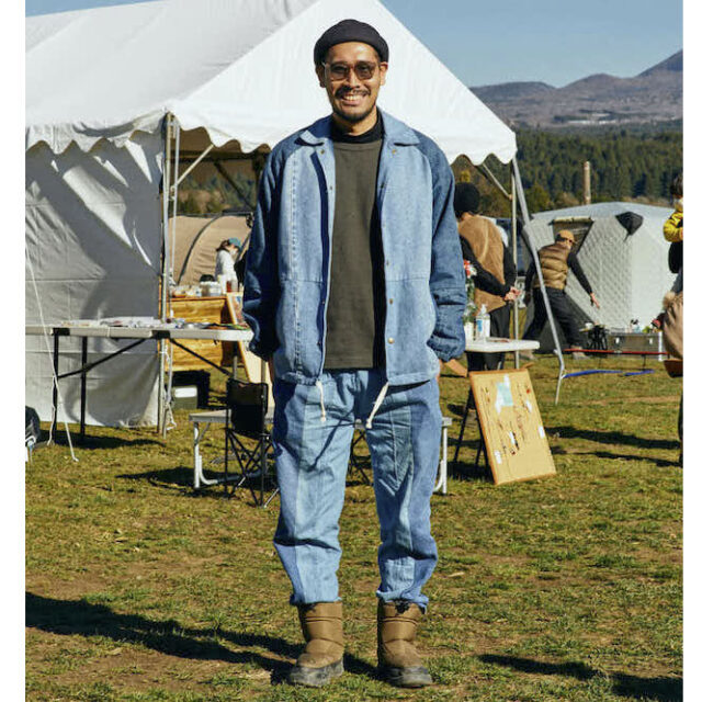 リメイクデニムのセットアップが印象的。-GO OUT Christmas CAMP 2022