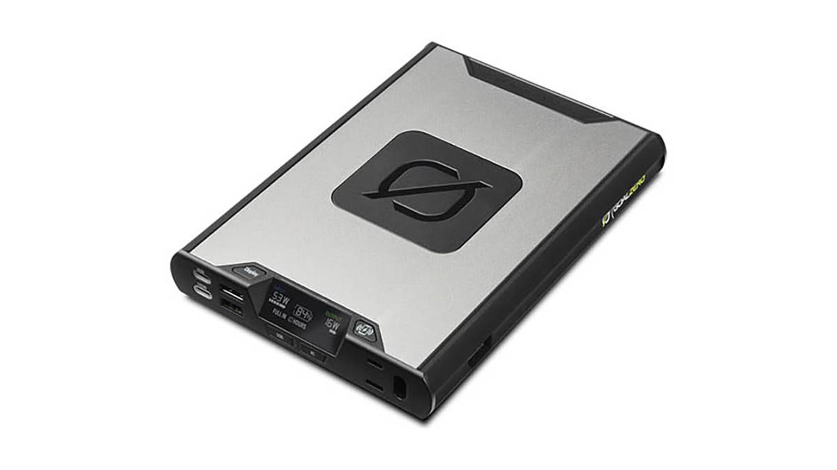 ゴールゼロのUSB C100W対応薄型ポータブル電源。機内持ち込みも可能な