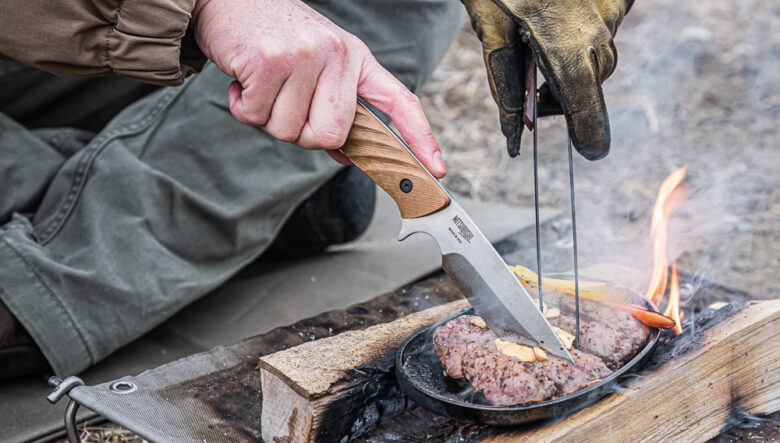 刃物の町・岐阜県関市が生んだブッシュクラフトナイフに新型登場。手作業で仕上げられる職人技のナイフ。