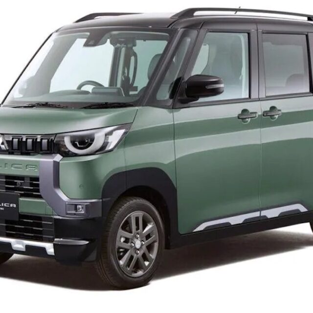三菱自動車は、5月発売予定の新型軽「デリカミニ」を展示。【東京