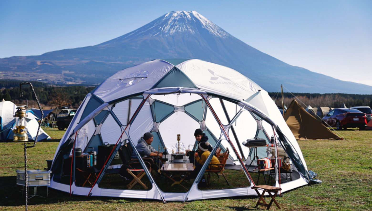 どんな天候も気にならない、ハイスペックなドームキャンプ。（GO OUT