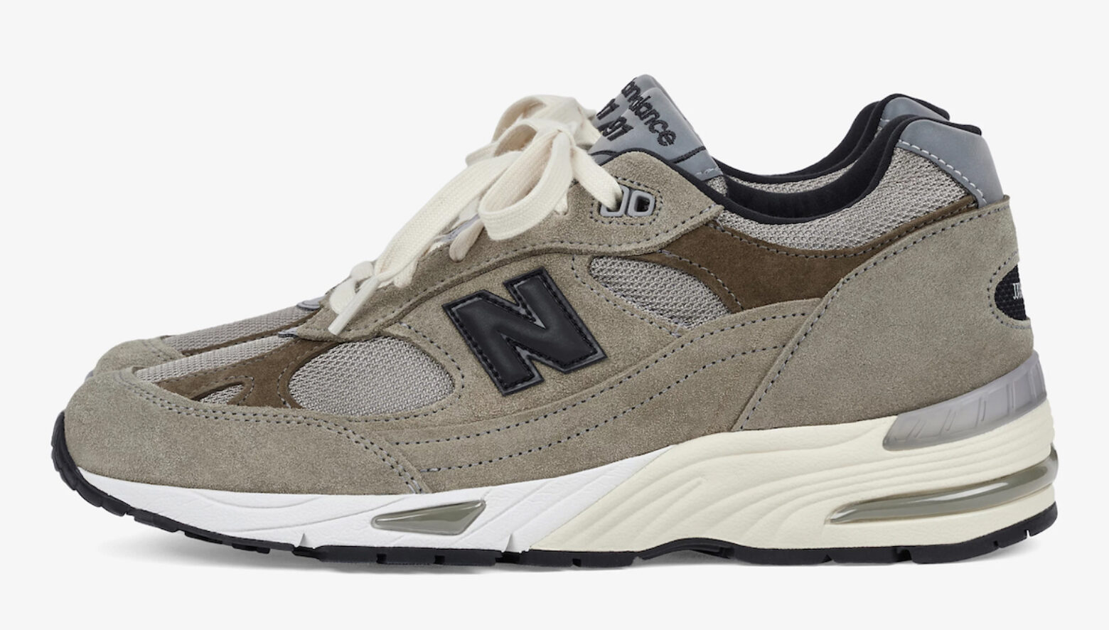 JJJJoundが、ニューバランスの名作スニーカー991を上質素材でアレンジ