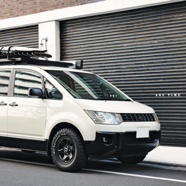 あえてクリーンなルックスのサーフ&キャンプ仕様。（'08 MITSUBISHI