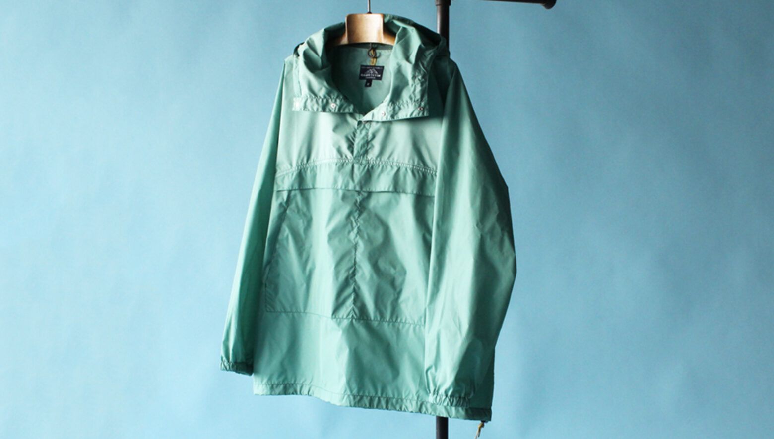 ロッキーマウンテンから、特注タフタ採用のアノラックが登場。通気性