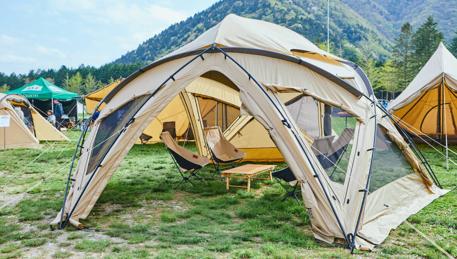 あのサバティカルから、待望の新型テントが登場。大型ドームなのに立て