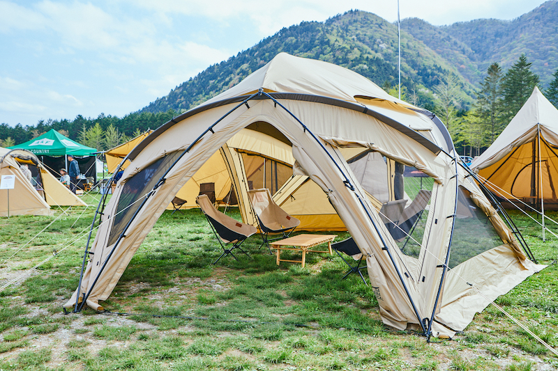 あのサバティカルから、待望の新型テントが登場。大型ドームなのに立て