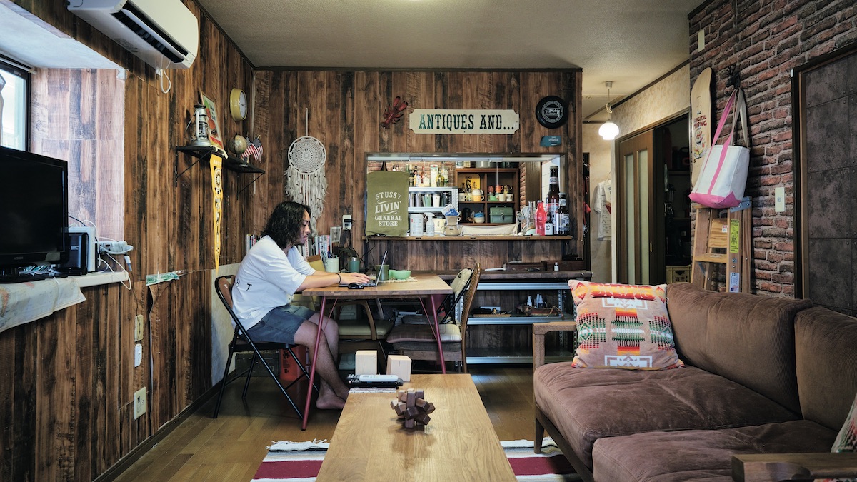 平屋をセルフリノベして、友人が集まれる“秘密基地”に。【「家」STYLE