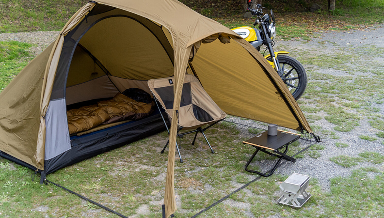 前室広々！ バイク用品メーカーが作った軽量ツーリングテントは 