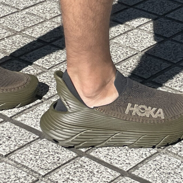 ラクすぎると話題のHOKA「RESTORE TC」を実際に履いてみた