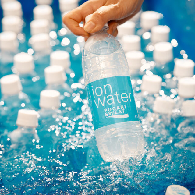 なぜ？ “サドリ”として人気の「イオンウォーター」。そのワケを担当者