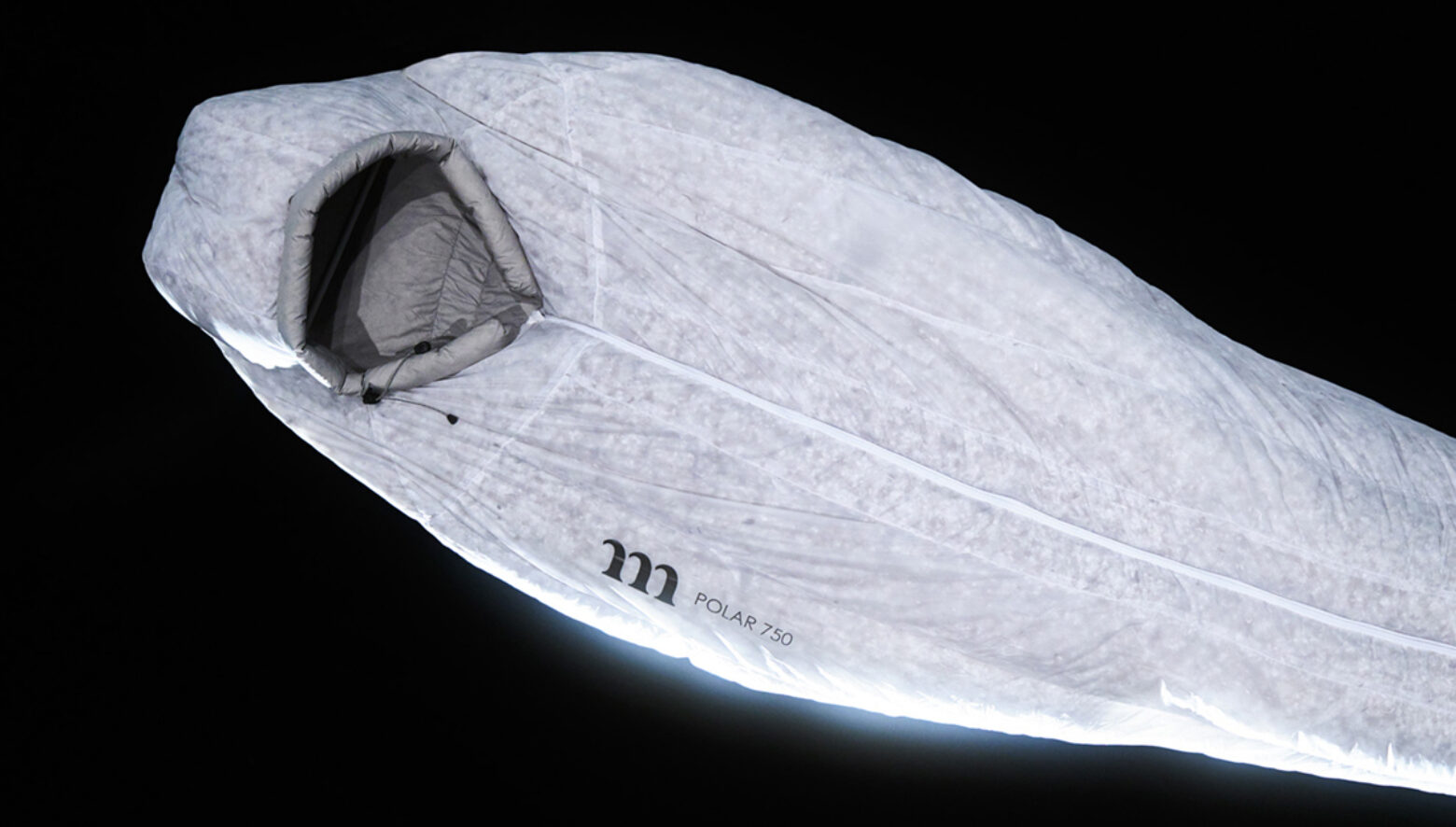 ムラコ初のシュラフは、独自のキルト構造と中身が透けるほどの激薄生地