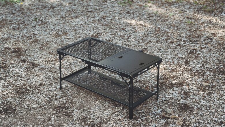 ドベルグ × ネイチャートーンズの折り畳みテーブルが進化！ ランタンハンガー付きのコンパクトサイズでより使いやすく。