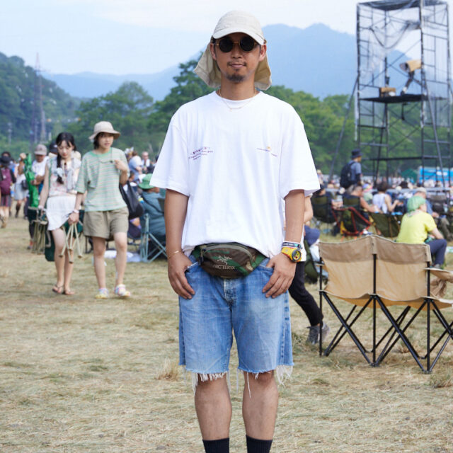 シンプルな白Tにデニムが好相性。-FUJI ROCK FESTIVAL '23- | GO OUT WEB