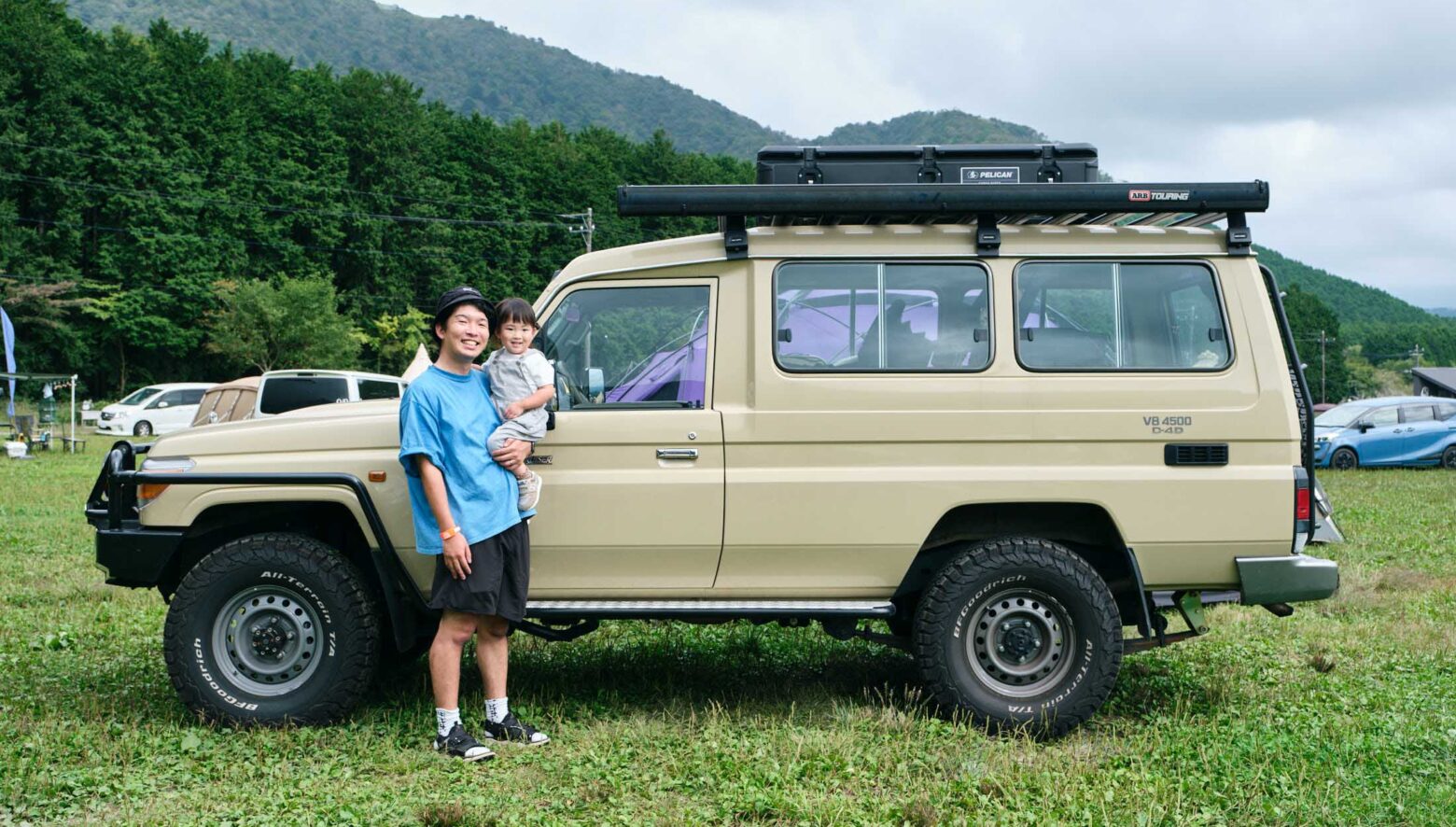 登山家 石川直樹の作品を転写した、アンドワンダーのコーデュラシャツ