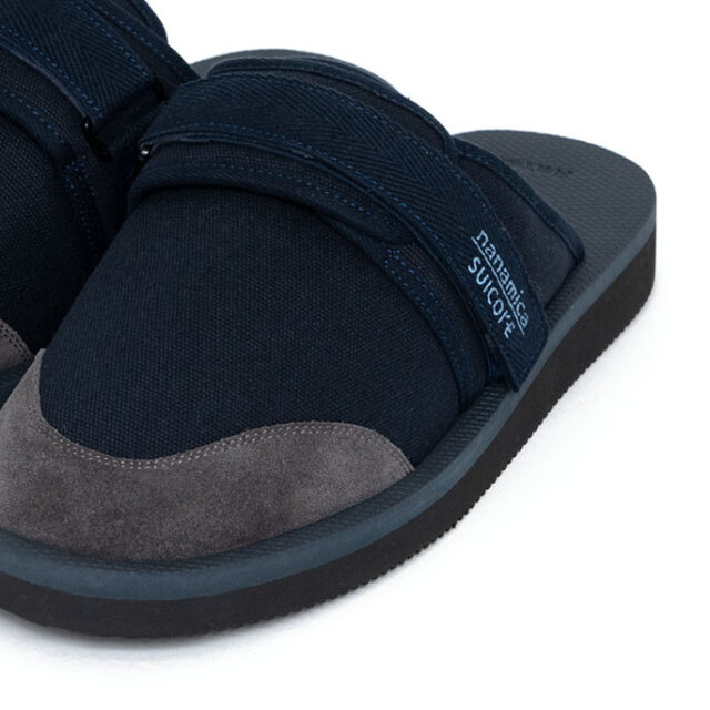 ナナミカ × スイコックの冬サンダルは、キャンバスとスエードの組合せ