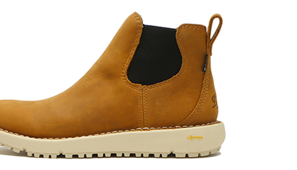 ダナーのタウンユースシリーズに、ゴアテックス採用のスエードブーツが