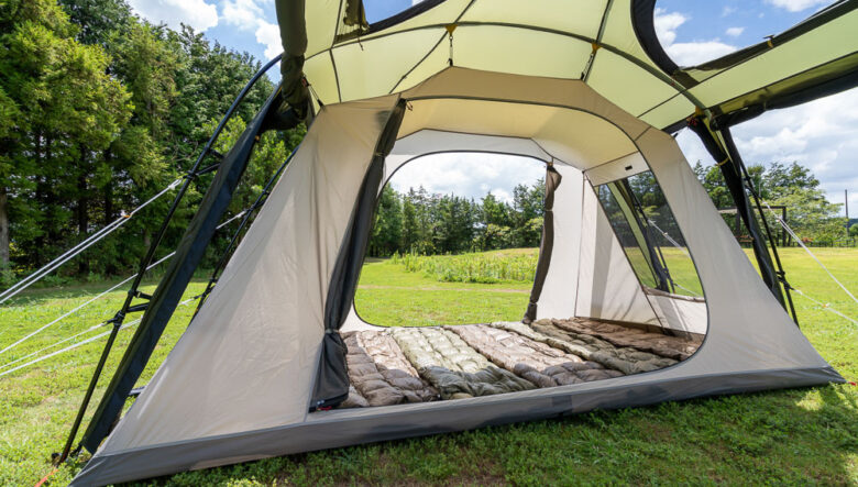 オガワの新作トンネル型テントは、ゆったりサイズを極めた6人用。開放感◎な天窓付き！