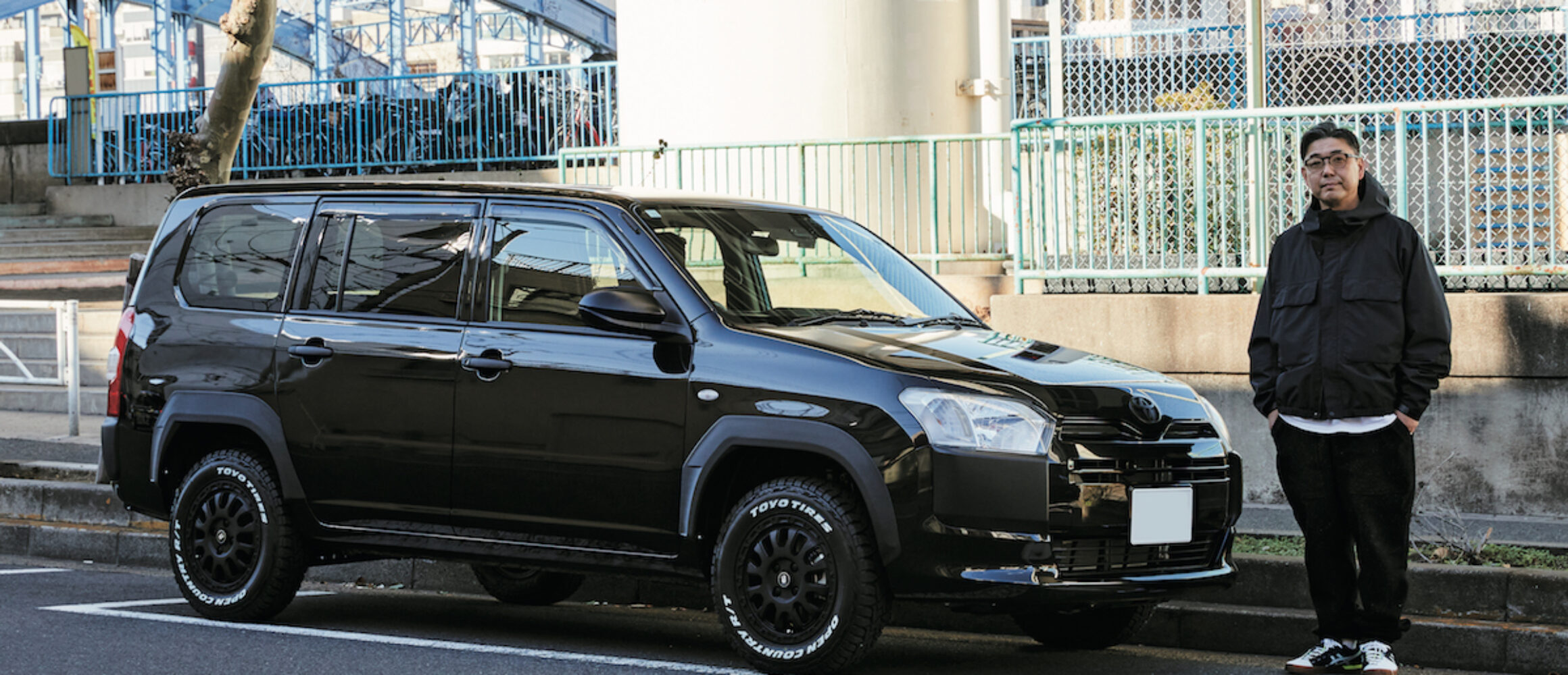 日本屈指の商用車を漆黒のSUVテイストにカスタム。（'14 TOYOTA PROBOX