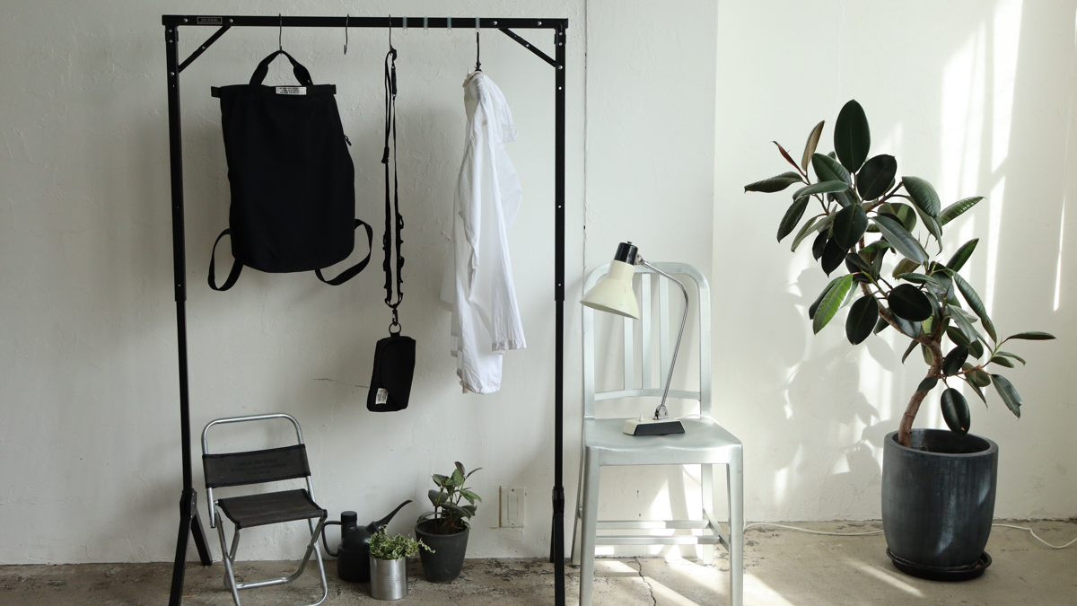 ポストジェネラルの人気モデルに新色が登場。完売必至のハンガーラック