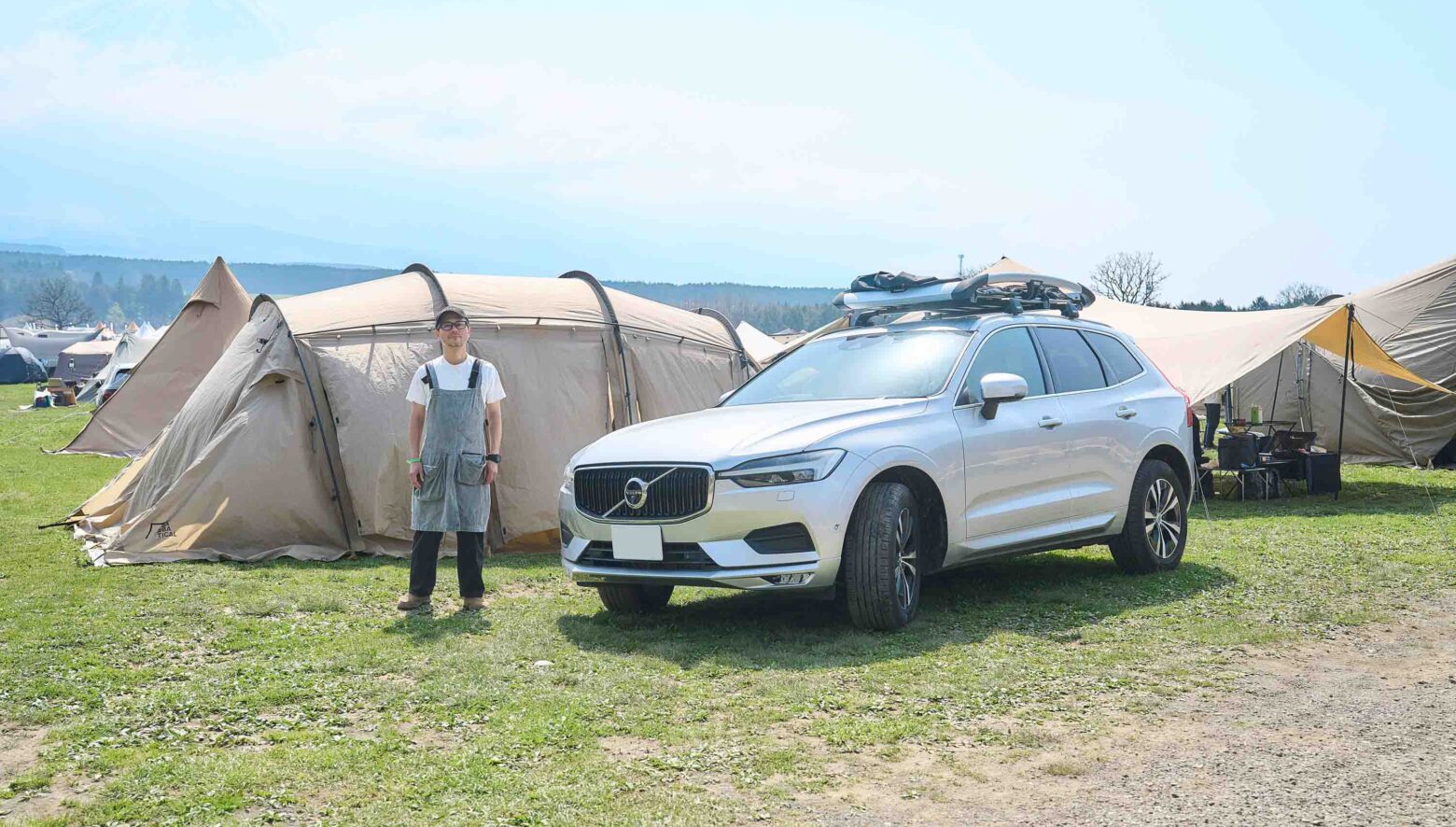22 VOLVO XC60】シャープなボディカラーに似合うキャリアをチョイス 