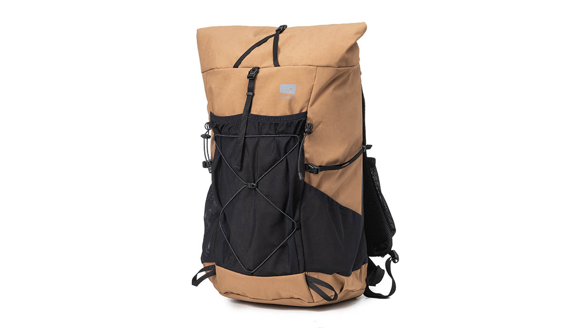 ゼログラムのロールトップ型バックパックに、使い勝手◎な30Lサイズが