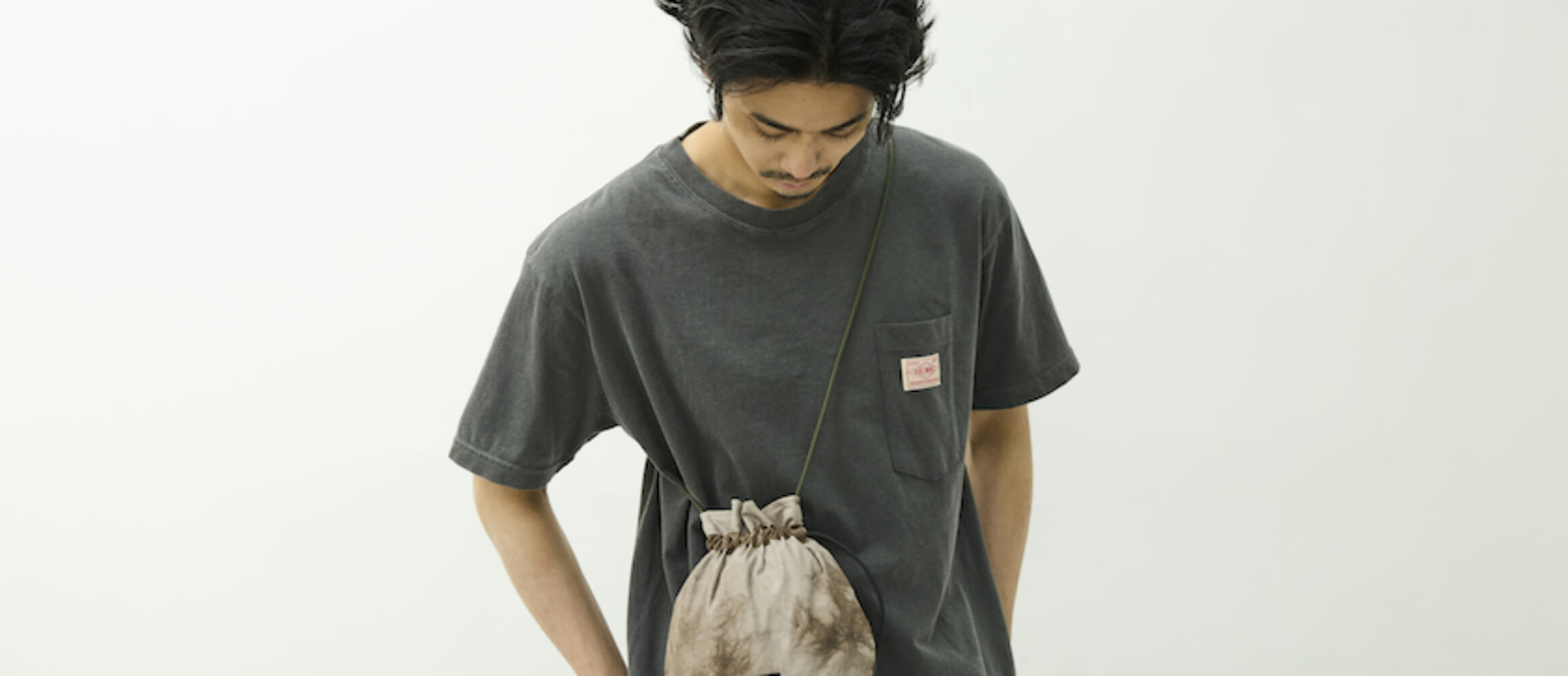 夏　新品未使用品　本塩沢紬　草木染　帯地使用　利休バッグ25067 65A1721-2320x1000.jpg