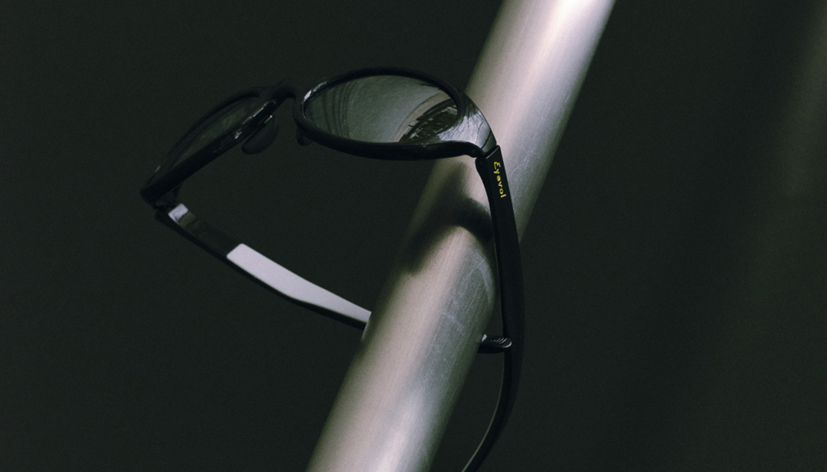 90'sサングラスをアイヴォルが再構築。ハイカーブでも快適なジャパン