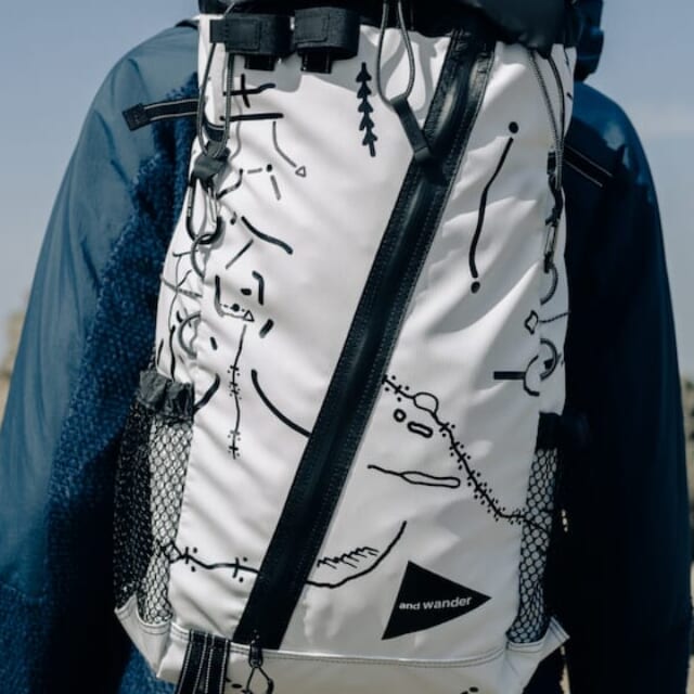 アンドワンダーから、登山図の“稜線”をグラフィックとして落とし込んだ
