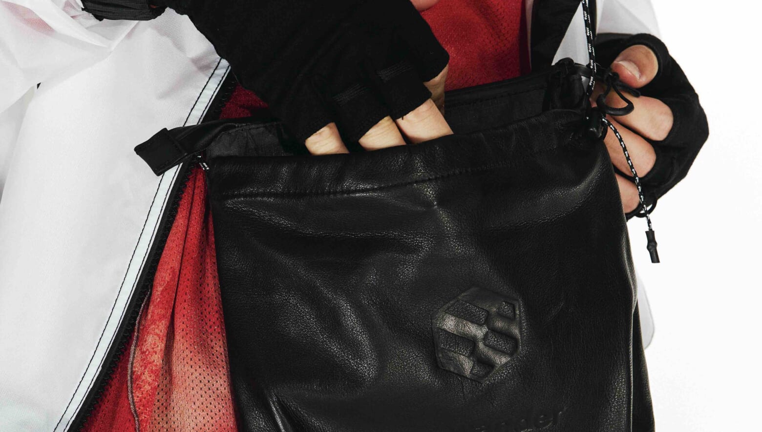 アンドワンダーとハンズオングリップの新作コラボは、レーザー使いが