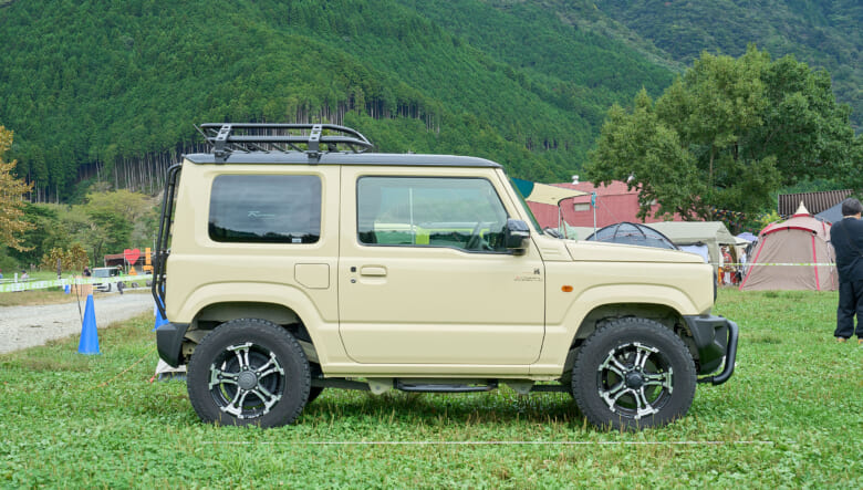 【’23 JIMNY JB64】横からの見た目にこだわるちょいスポーティ仕上げ。