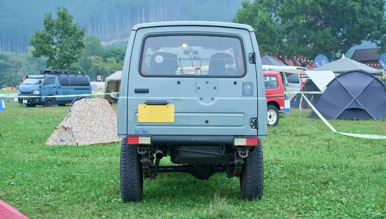 【’93 JIMNY JA11】キャンプ場でも元気に走る、ナローカスタムされた1台。