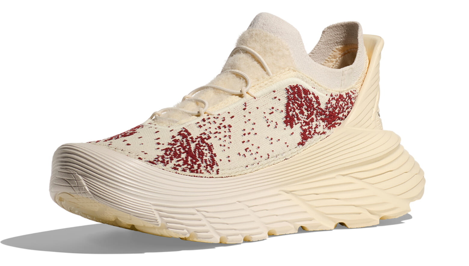 ショートケーキ風のHOKA⁉︎ パリア・ファルザネが芸術的アレンジを加え