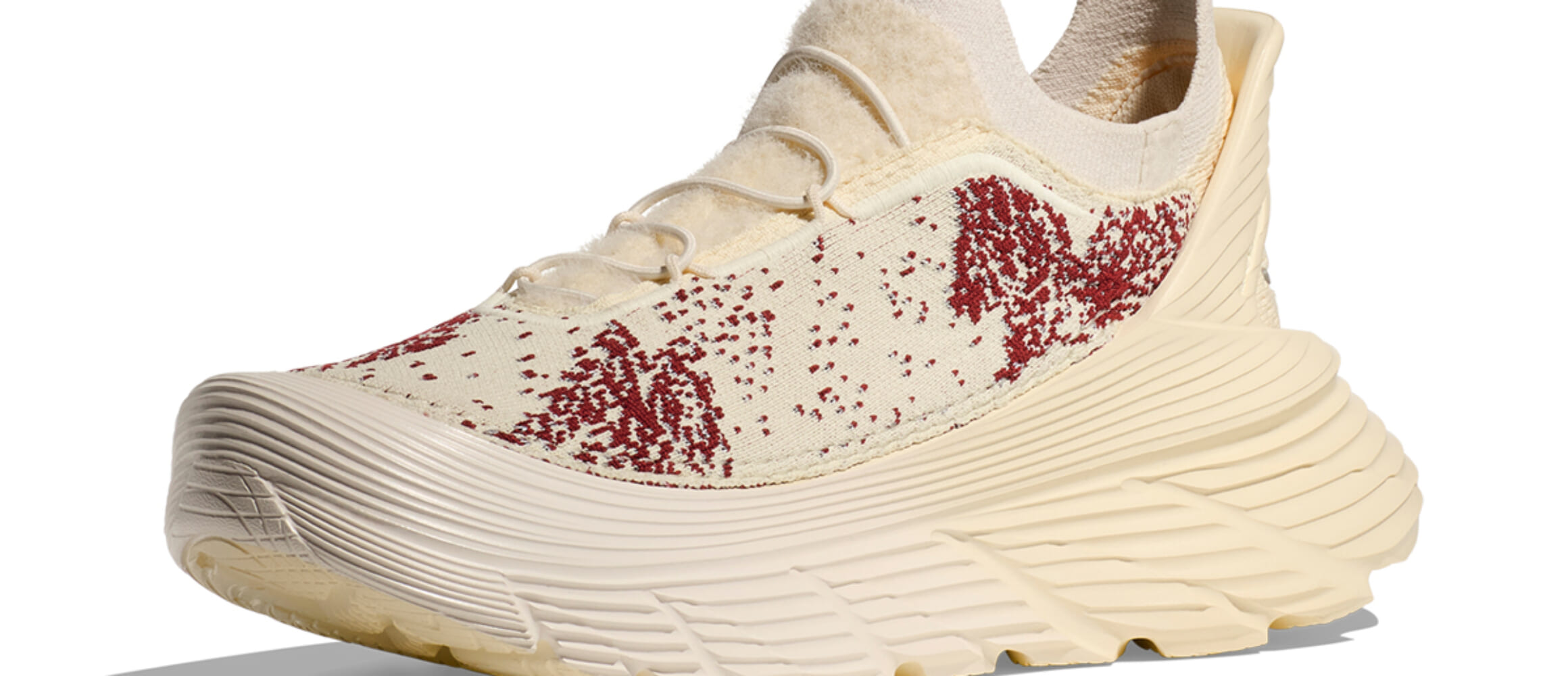 ショートケーキ風のHOKA⁉︎ パリア・ファルザネが芸術的アレンジを加え