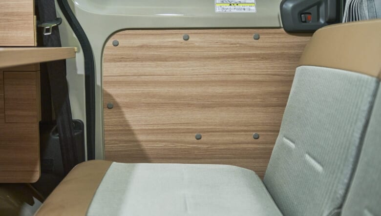 日産発の車中泊スタイル「マイルーム」第2弾。NV200 バネット MYROOM完成！