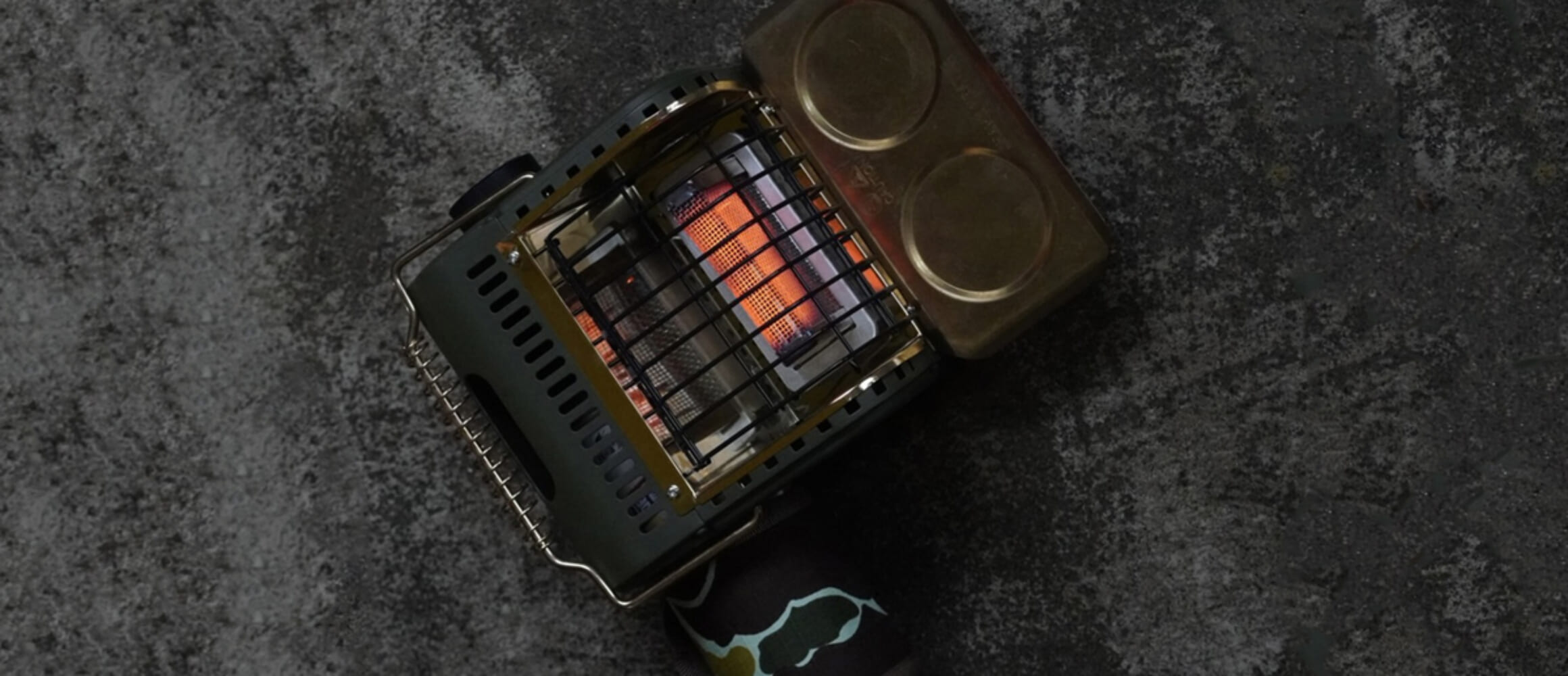 世界一小さいストーブに熱視線！ CB缶もハミ出す、まさかの手のひら