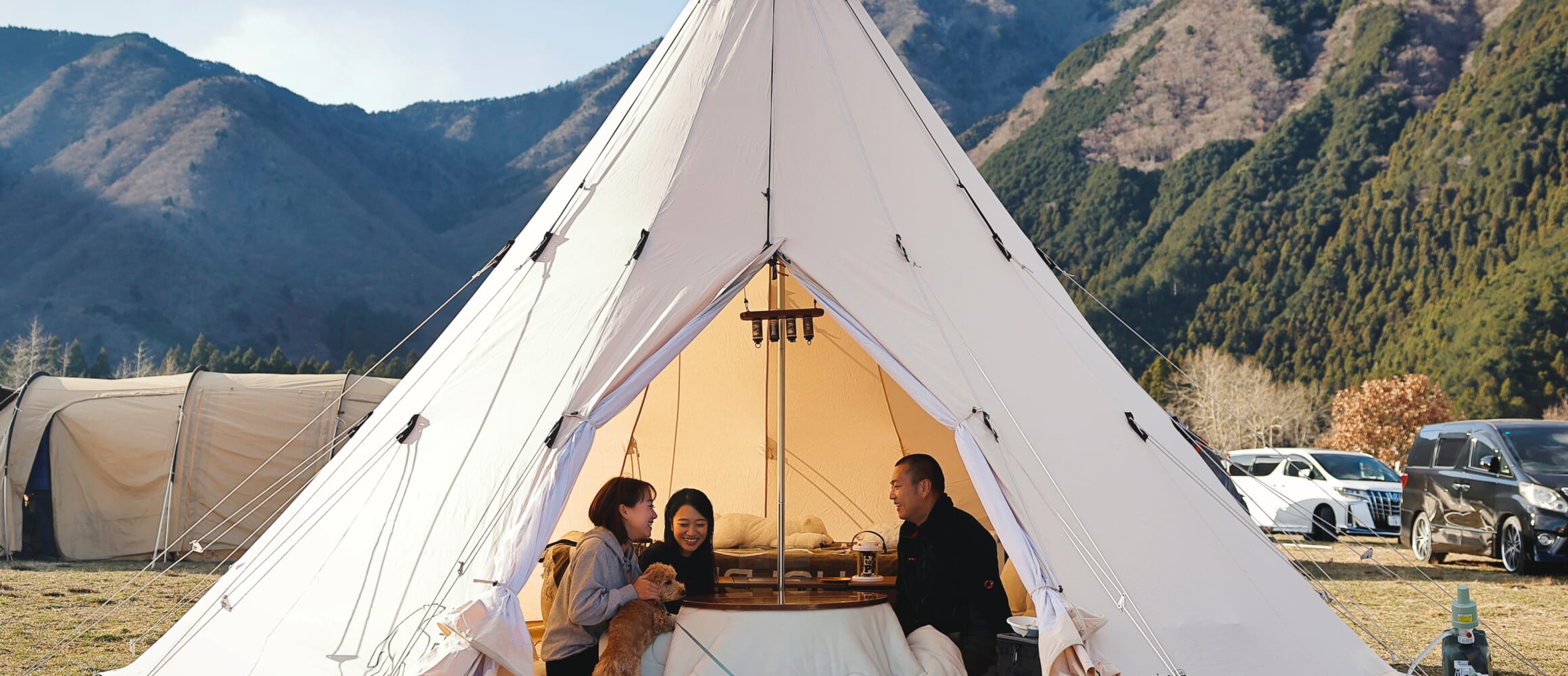 快適さと清潔感。オリジナルギアで格上げする王道グランピングスタイル