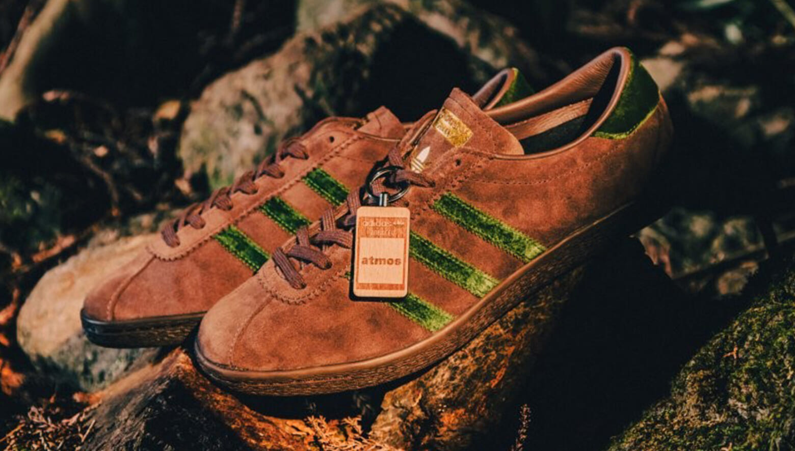 アトモスから、アディダス オリジナルスの名作“TOBACCO”に樹齢1000年を