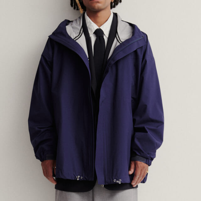 アウトドアの定番アウターをミニマルに調理。F/CE. × ディガウェルの