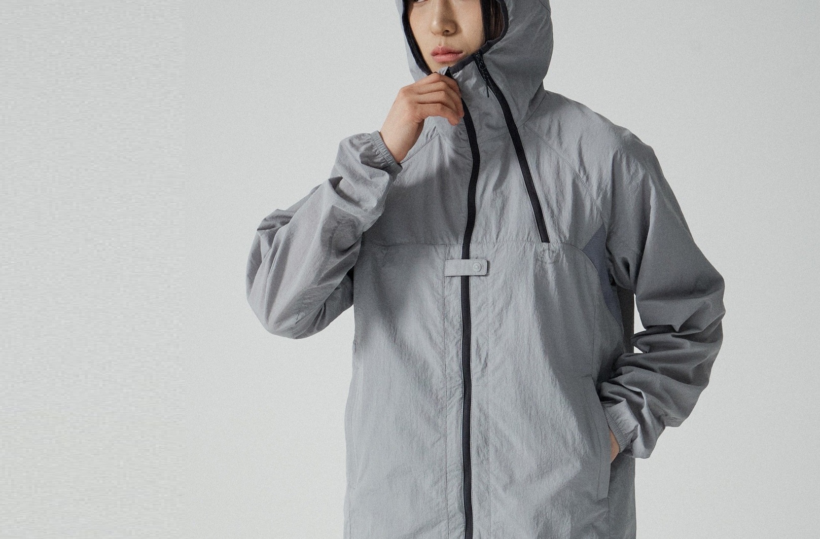 ゼログラムから、機能美溢れる軽量&防風シェル“MITCHELL AIRSHIELD LT