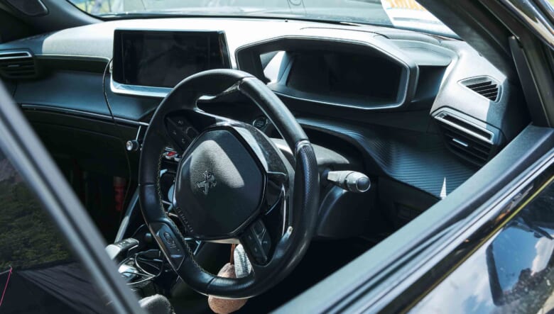 【’20 PEUGEOT e-2008】オール電化の家とともにクルマも電気自動車に。