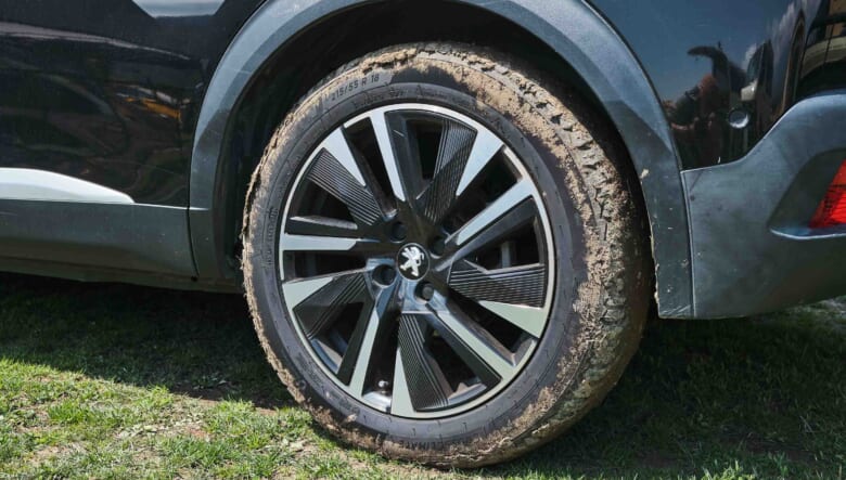 【’20 PEUGEOT e-2008】オール電化の家とともにクルマも電気自動車に。