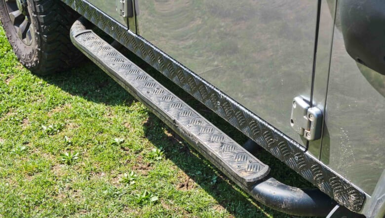 【’12 LAND ROVER DEFENDER】20年来の憧れモデルを時間をかけてカスタム。