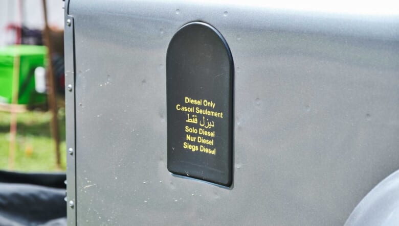 【’12 LAND ROVER DEFENDER】20年来の憧れモデルを時間をかけてカスタム。