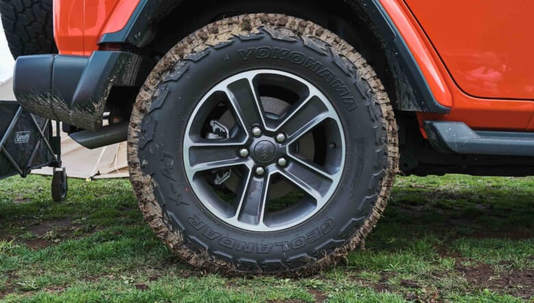 【’23 JEEP WRANGLER】自然の景色に映えるビビッドカラーが決め手。