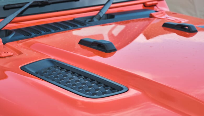 【’23 JEEP WRANGLER】自然の景色に映えるビビッドカラーが決め手。