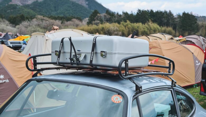 【’92 PORSCHE 911 CARRERA 2】屋根の上にギアを積んで、街からフィールドまで。