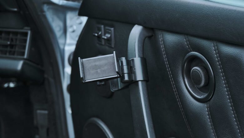 【’92 PORSCHE 911 CARRERA 2】屋根の上にギアを積んで、街からフィールドまで。